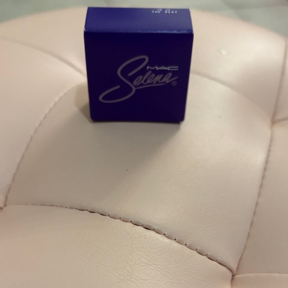 MAC x Selena Quintanilla Eyeshadow AB6 “Is It The Beat” NIB Sealed - Picture 3 of 4